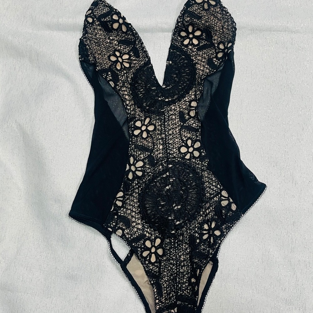 Nwt Youmita Black Embroidered Teddy S, M, L - Picture 4 of 11